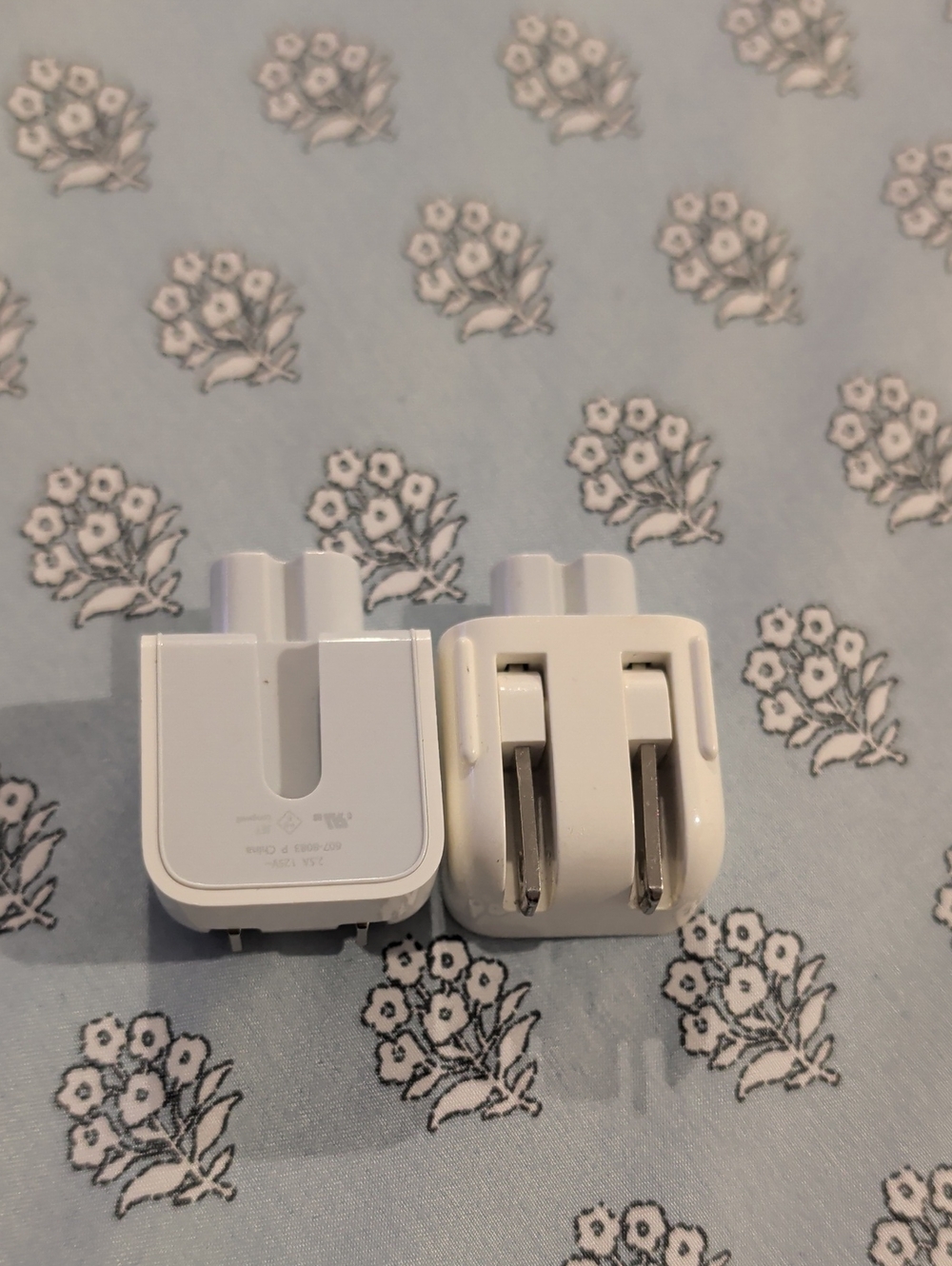 Set of 2 Apple Duck Head Converter Wall Plug